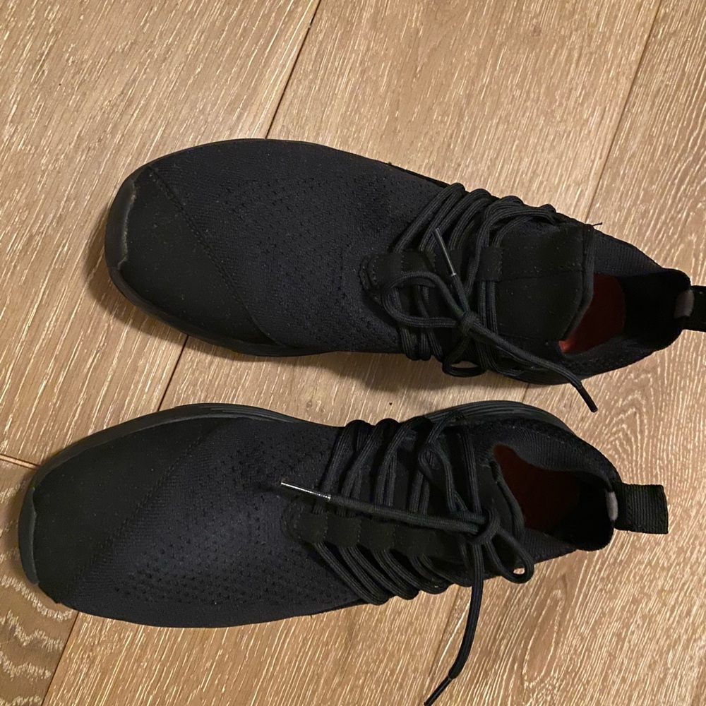 Lane eight like new sneakers size 9 women’s - Picture 2 of 4